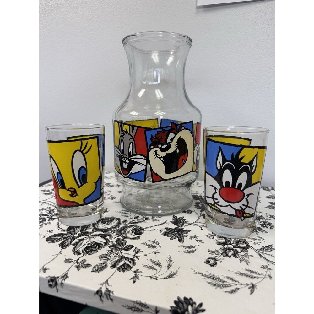 1994 Anchor Hocking Warner Bros. Looney Tunes Juice Jug With 2 Glasses